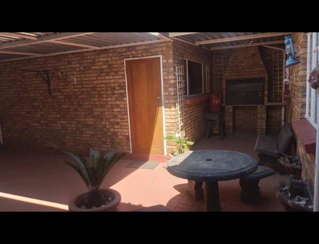 3 BEDROOM TOWNHOUSE FOR SALE IN HOMELAKE